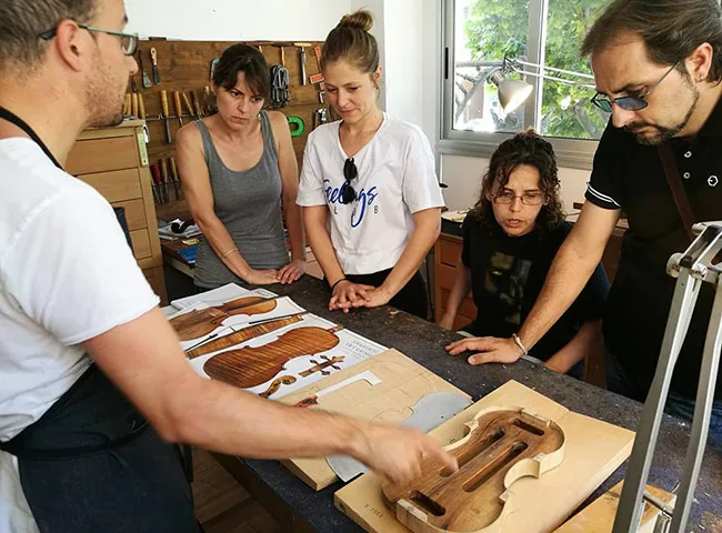 DIPLOMA PROFESIONAL EN CONSERVACIÓNY RESTAURACIÓN DE MOBILIARIO
